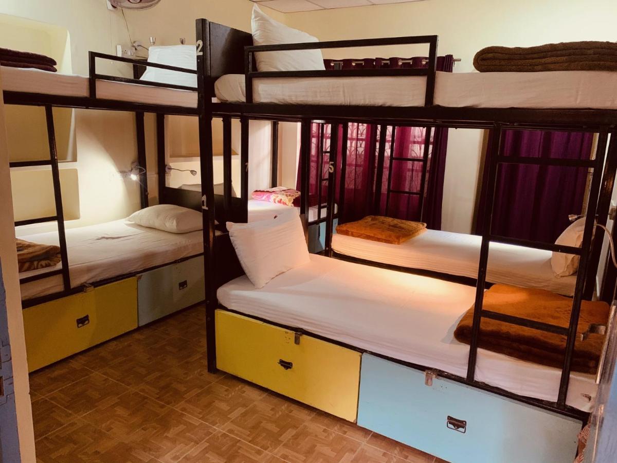 Vagabond Stay Hostelバラナシ エクステリア 写真