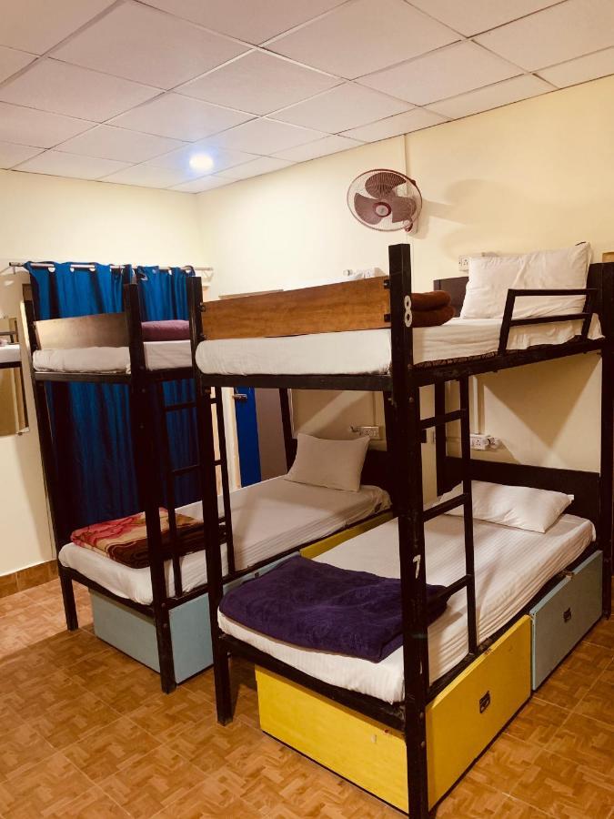 Vagabond Stay Hostelバラナシ エクステリア 写真