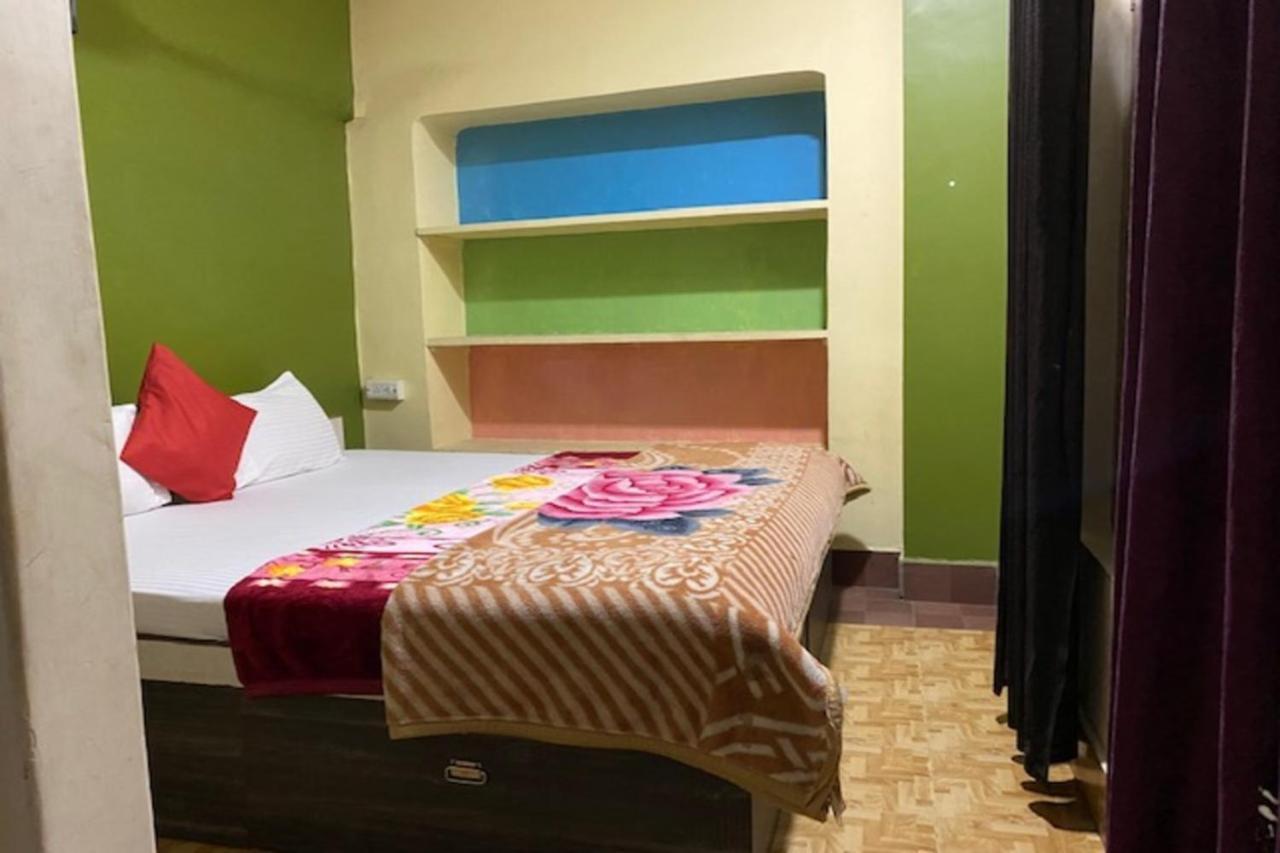 Vagabond Stay Hostelバラナシ エクステリア 写真