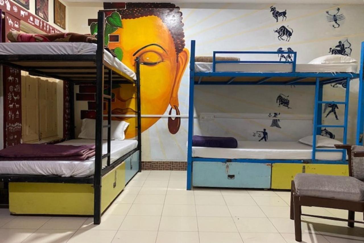 Vagabond Stay Hostelバラナシ エクステリア 写真