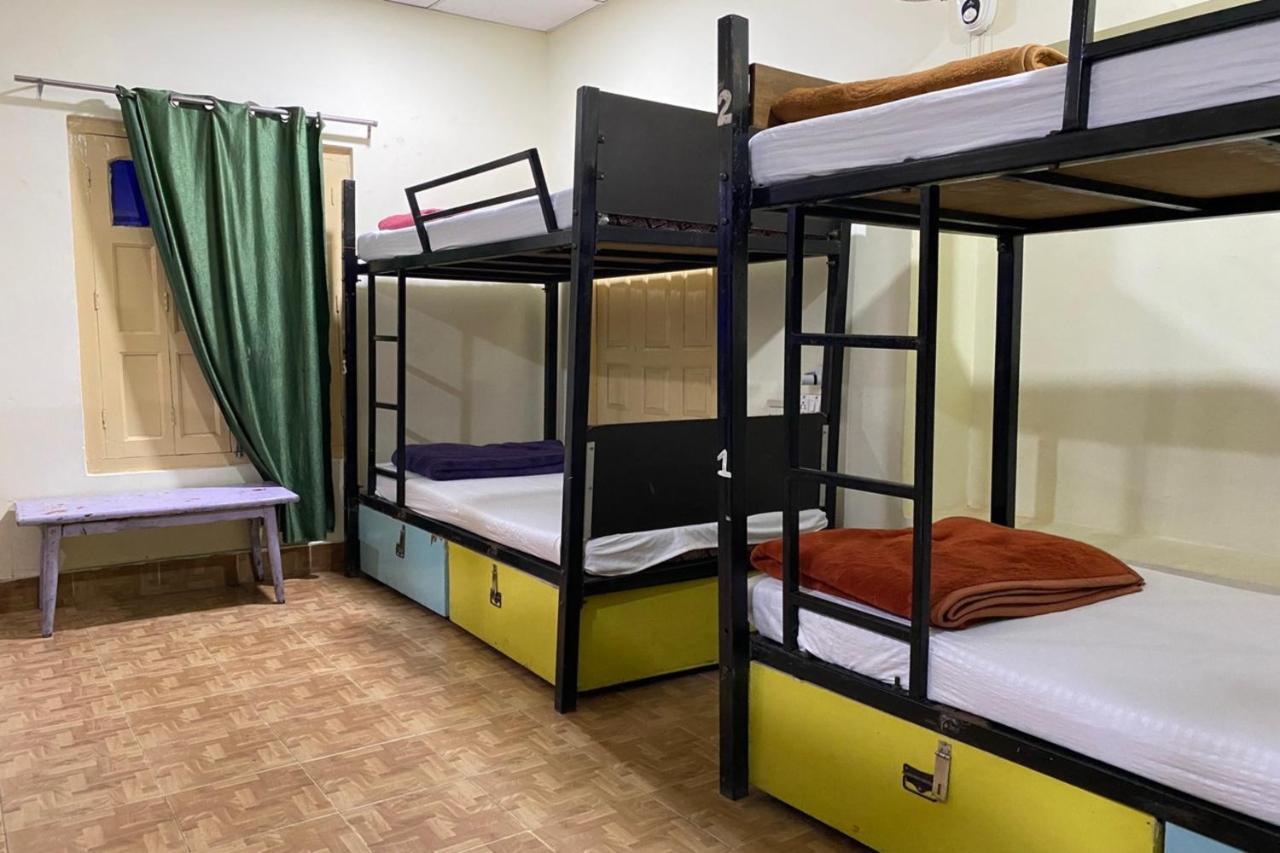 Vagabond Stay Hostelバラナシ エクステリア 写真